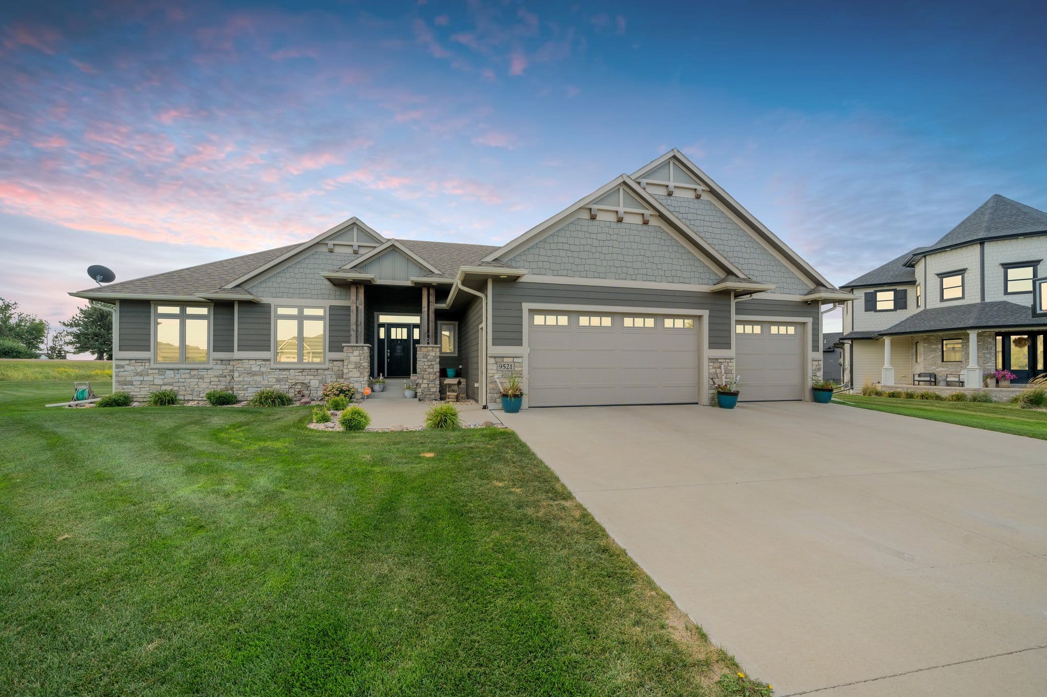 Experience Luxury Living: Tour This Stunning Ranch Home in Cherry Lake Reserve