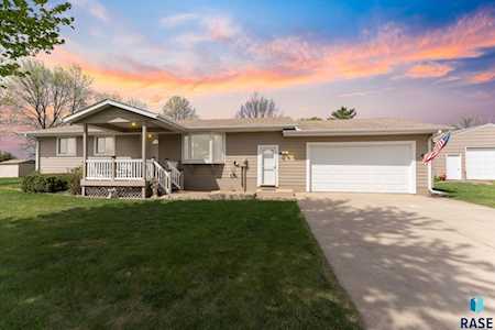 26963 Elmen Pl: Stunning 5-Bedroom Acreage in Southeast Sioux Falls