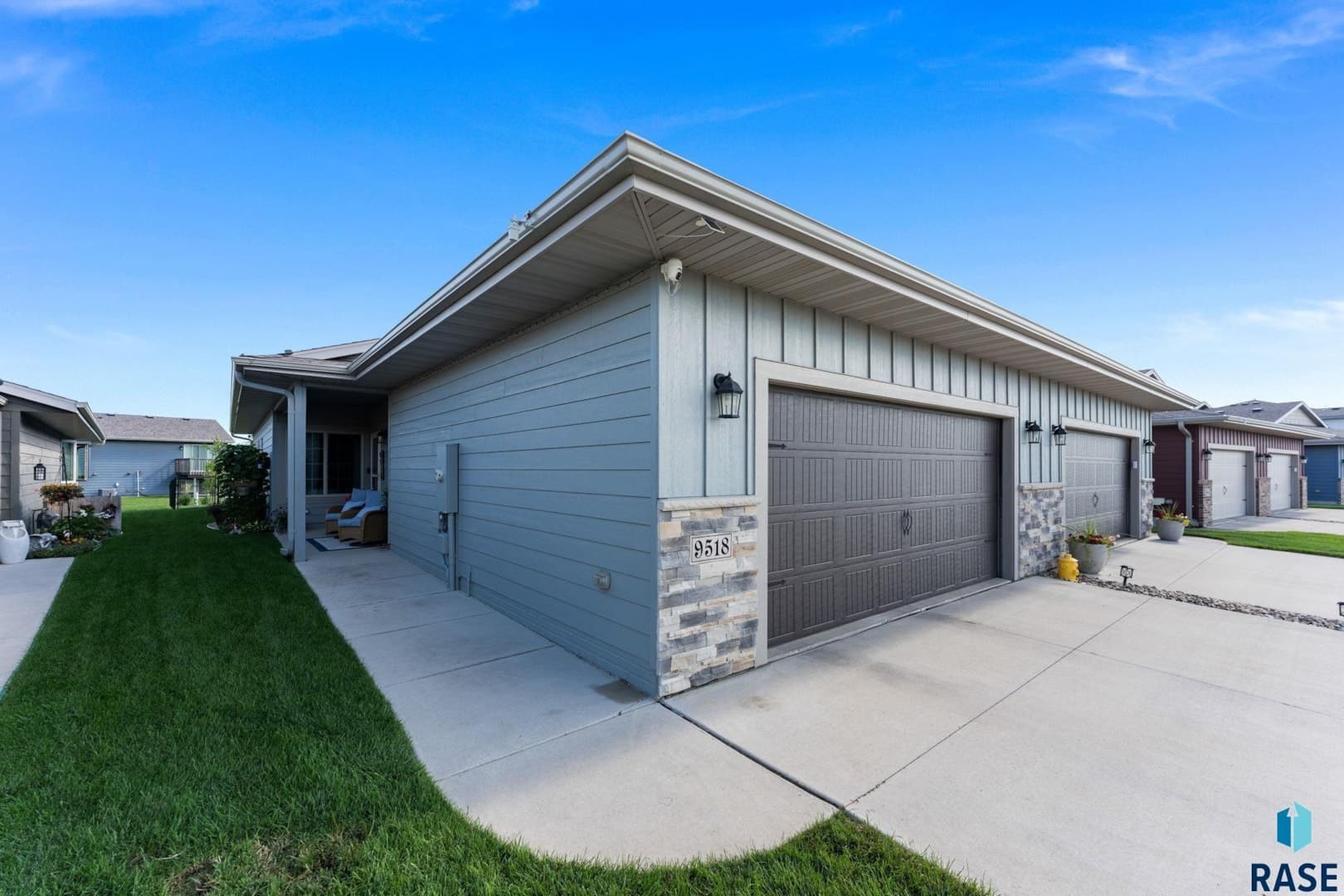9518 W Broek Dr: Move-In Ready Twin Home