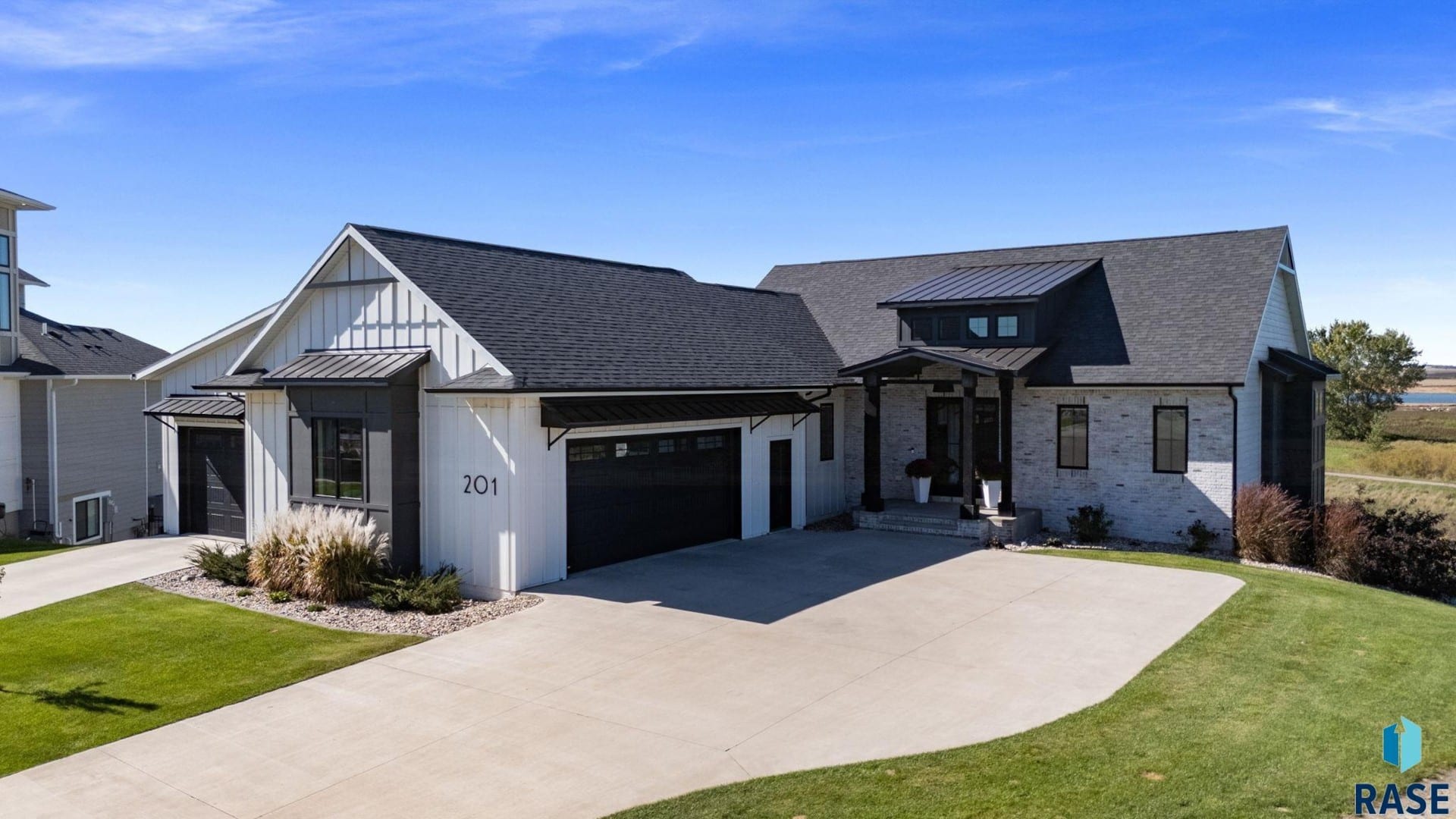 front exterior at 201 S Boathouse Cir